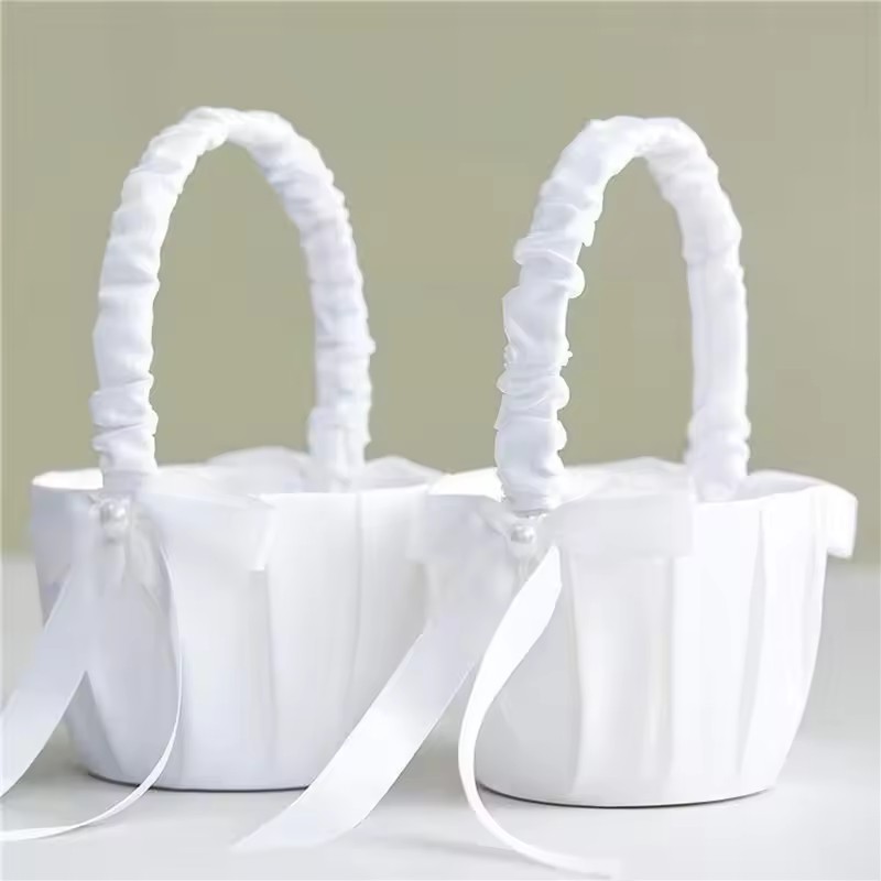 Gardening Tools Girls - ตะกร้าดอกไม้ผ้าซาตินสีขาวสำหรับงานแต่งงาน ตะกร้าใส่ดอกไม้พร้อมหูจับมุก เหมาะสำหรับเพื่อนเจ้าสาวและเด็กถือดอกไม้